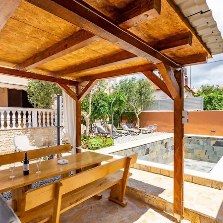 Lovely Leisure With Pool شقة