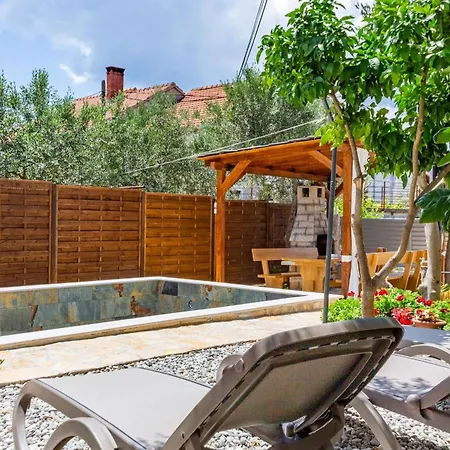 Lovely Leisure With Pool شقة *