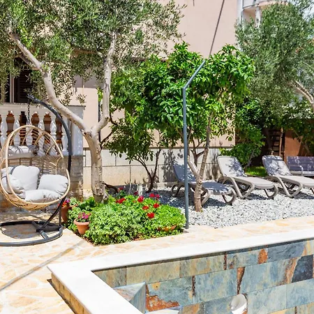 Lovely Leisure With Pool زادار